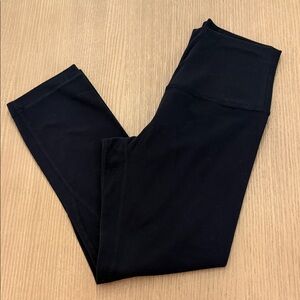 Like New Lululemon High Waisted Align Black Crop 21’’ Size 4